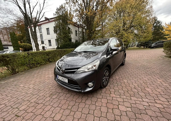 Toyota Verso cena 50500 przebieg: 141000, rok produkcji 2013 z Warszawa małe 301